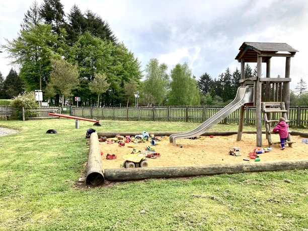 idyllischer Spielplatz in Mohrweiler