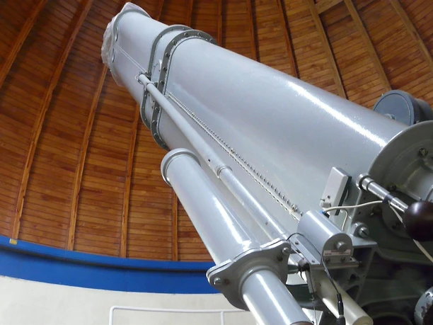 Teleskop im Observatorium