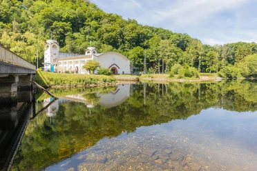 Jugendstil-Wasserkraftwerk bei Heimbach