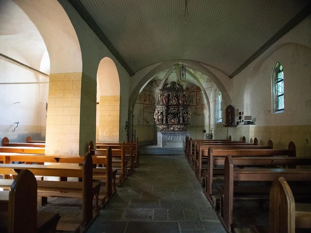 Gang zum Altar in der Wallfahrtskapelle