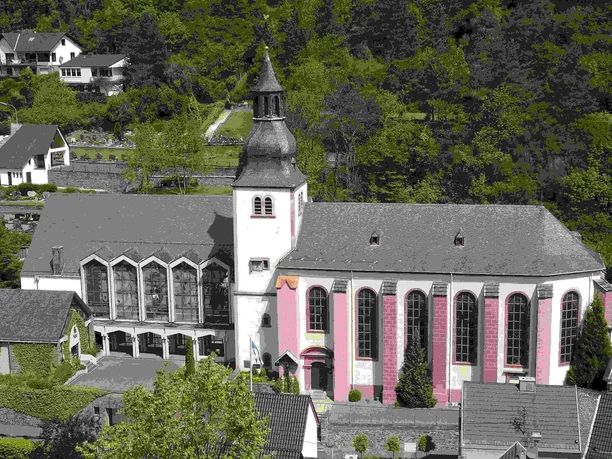 Die Doppelkirche St. Clemens und St. Salvator