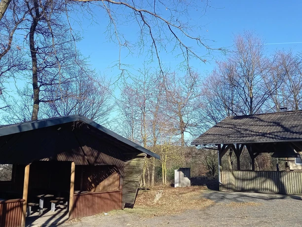 Grillhütte mit Grillplatz