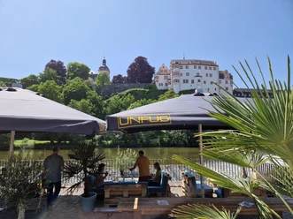 Terrasse mit Schlossblick