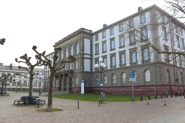 Uni Hauptgebäude