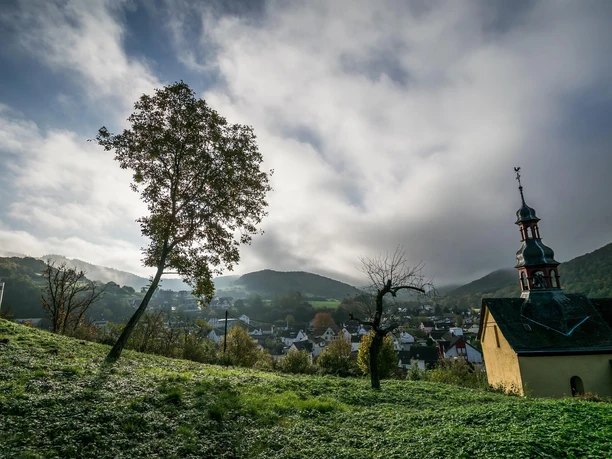 Kapelle im Herbst