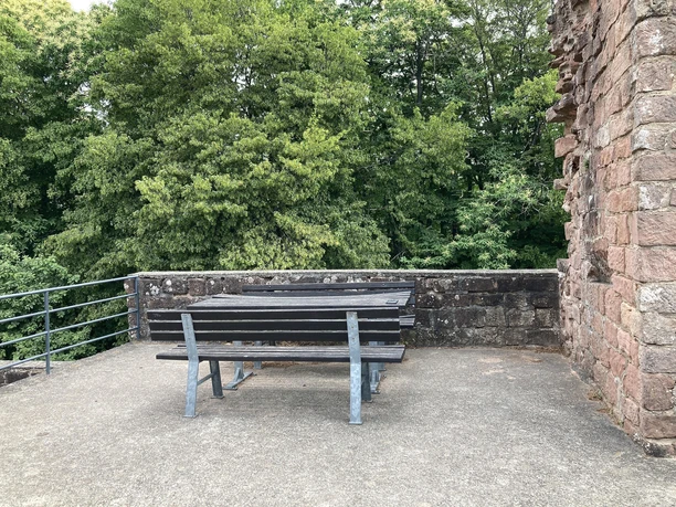 Rastplatz auf der Ruine Ramburg