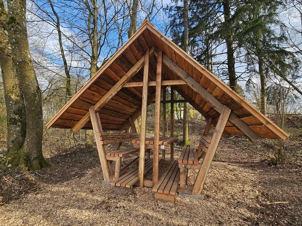 Ansicht Schutzhütte Löwenspur rot