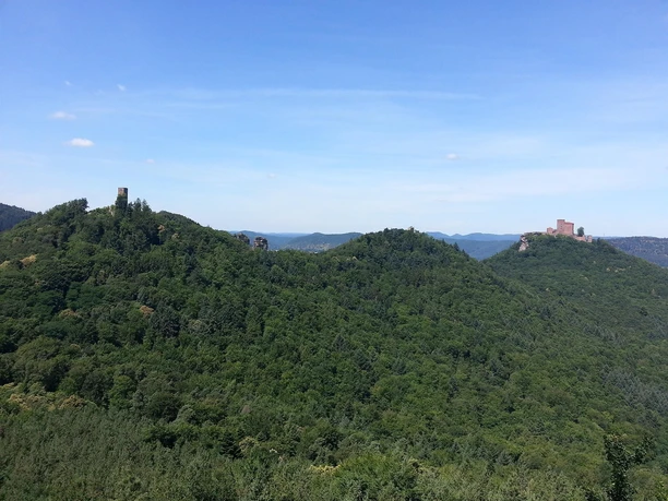 Blick auf Münz, Anebos und Trifels Blick auf Münz, Anebos und Trifels