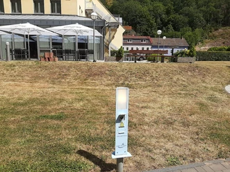 Ladestation hinter Hotel Euvea Neuerburg