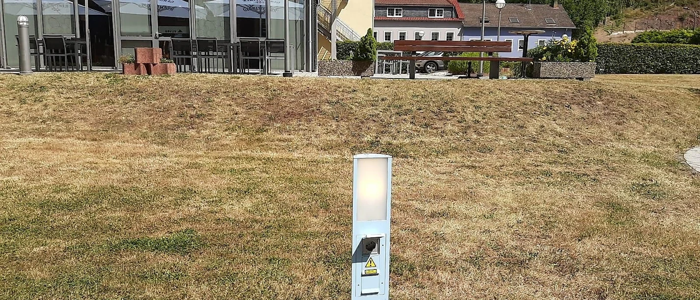 Ladestation hinter Hotel Euvea Neuerburg
