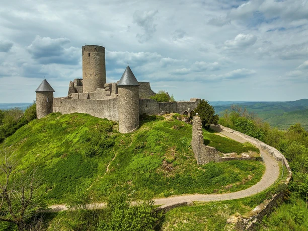 Blick auf die Burgruine Nürburg Blick auf die Burgruine Nürburg