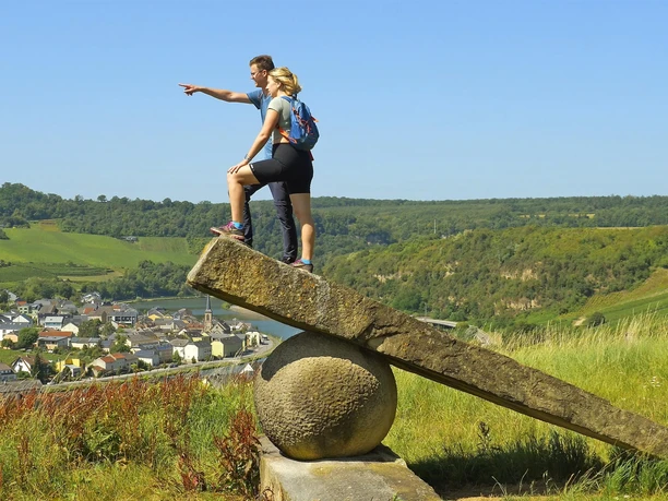 Skulptur "Knie im Gelenk" (3)