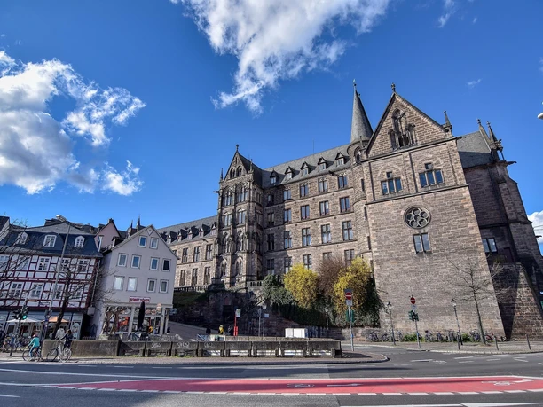 Straßenansicht Alte Universität Marburg