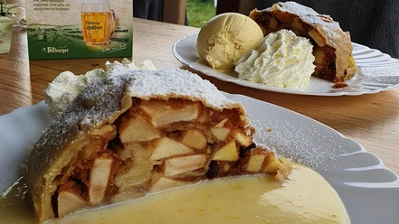Apfelstrudel im Golfstübchen in Gillenfeld