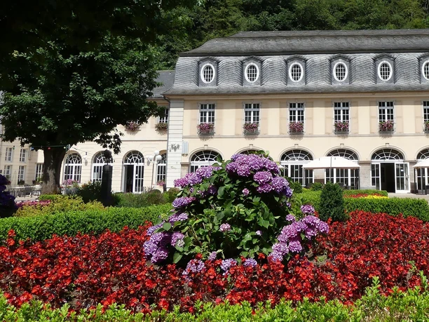 Kurgarten Bad Bertrich mit Blumenbeet
