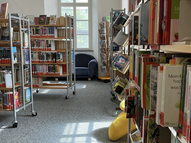 Bücherregal