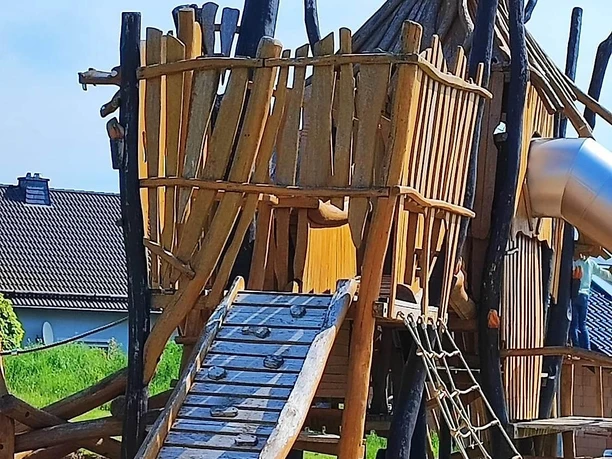 Spielplatz Keltenburg in Uersfeld Spielplatz Keltenburg in Uersfeld