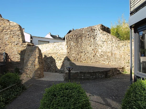 Archäologischer Rundweg - Reste der Römermauer