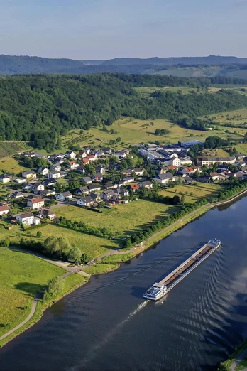 Weinlage Ayler Kupp mit der Saar