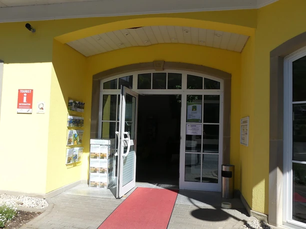 GesundLand Tourist Information Eingang Außentür