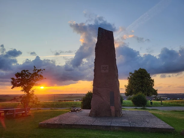 Monolith im Sonnenuntergang