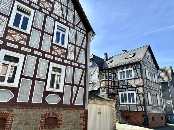 Häuser in Holzhausen mit Kratzputz
