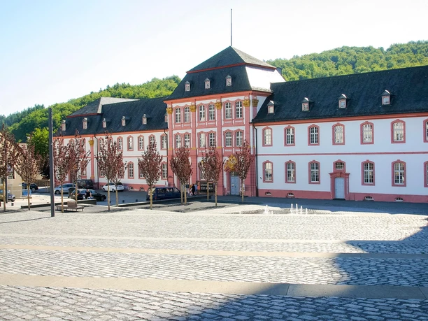 Ehemaliges Abteigebäude Vorderansicht