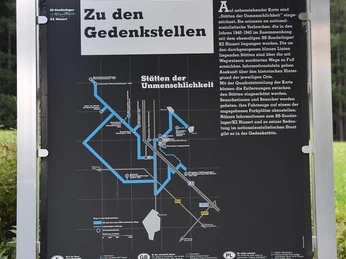Hinweisschild zu den Stätten