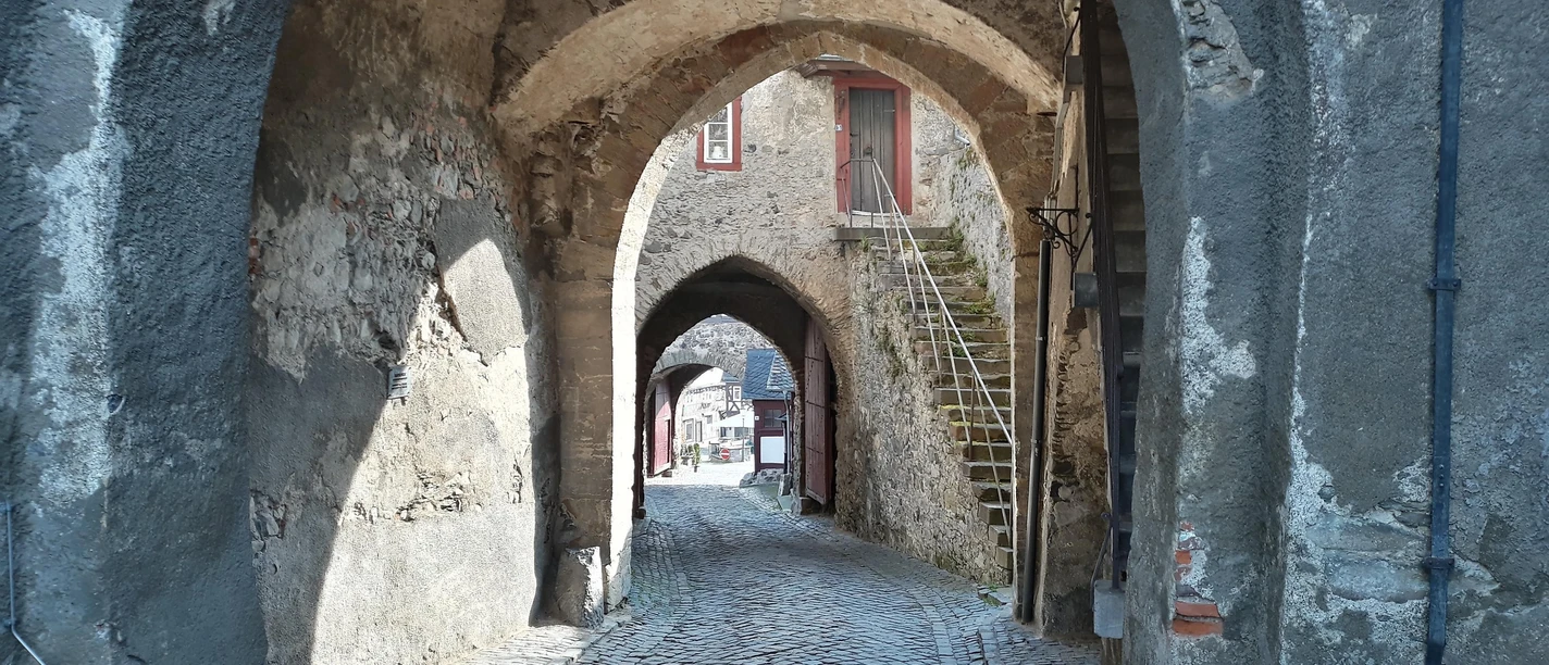 Blick durch die Talpforten zum Marktplatz