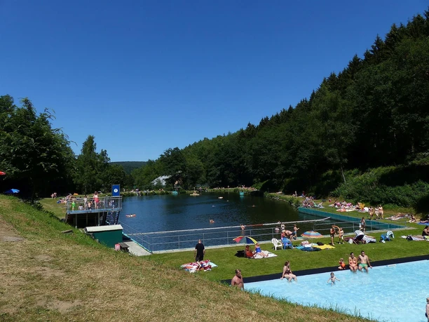 Naturfreibad Schinderweiher Niederschelderhütte Naturfreibad Schinderweiher Niederschelderhütte