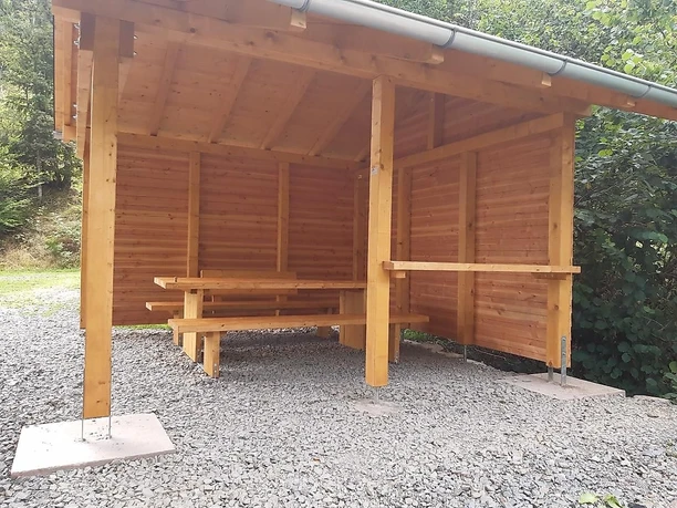 Schutzhütte SHS, Keller Steg