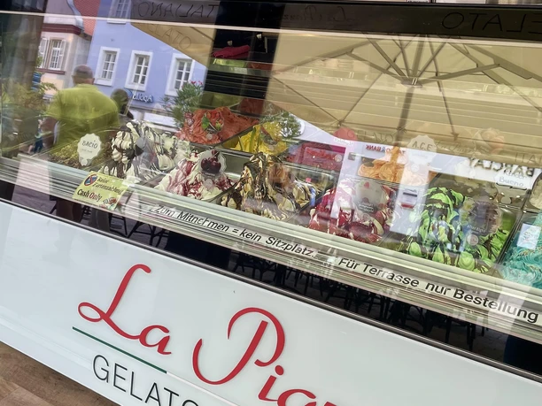 La Piazza Eistheke