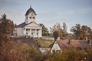 Rundkirche Oberneisen im Herbst