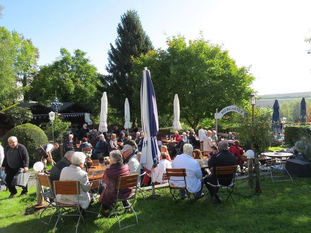 Oktoberfest im Biergarten