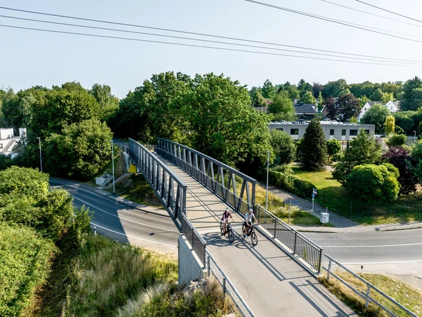 Brücke auf den Bahntrassenradweg