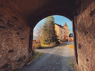 Blick durchs Tor, Schloss Roth