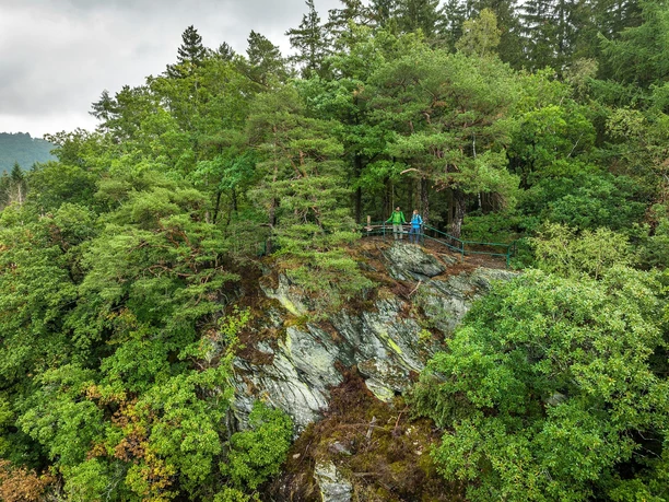 Die Perdsley - Ausblick hoch über den Felsen