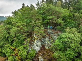 Die Perdsley - Ausblick hoch über den Felsen