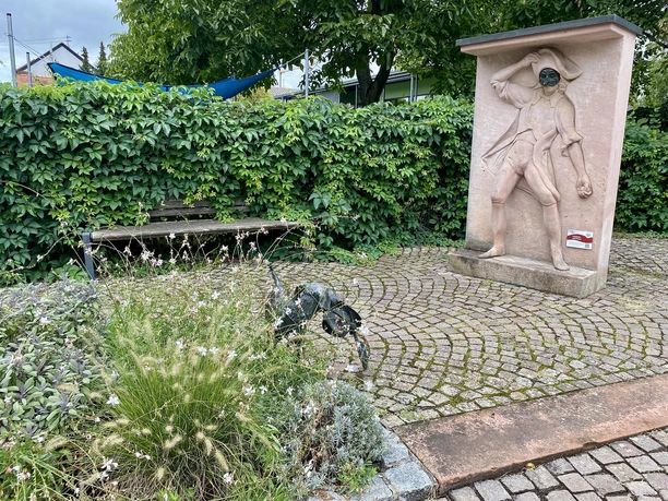 Harlekin mit Hund Bornheim (1)