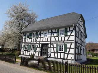 Flammersfeld Raiffeisenhaus1