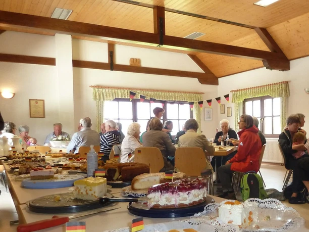 Kuchenbuffet beim Waffelfest
