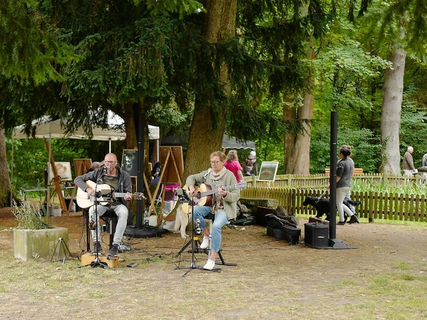 Musikbeitrag bei Kunst im Park