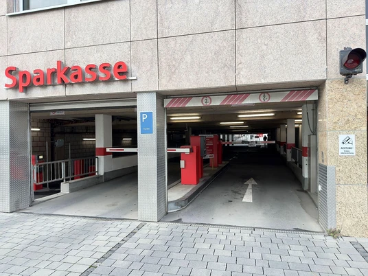 Parkhaus Sparkasse in Marburg - Einfahrt