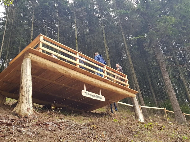 Hölzerne Aussichtsplattform Hölzerne Aussichtsplattform