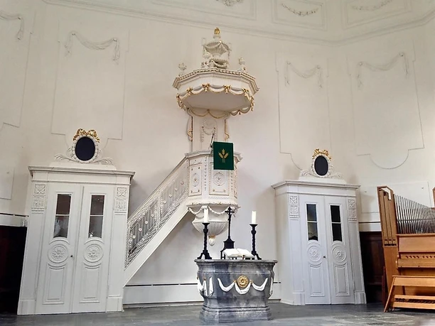 Evangelische Stadtkirche von innen