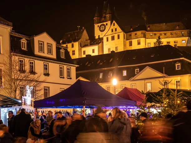 Adventszauber mit Blick zum Grafenschloss Adventszauber mit Blick zum Grafenschloss