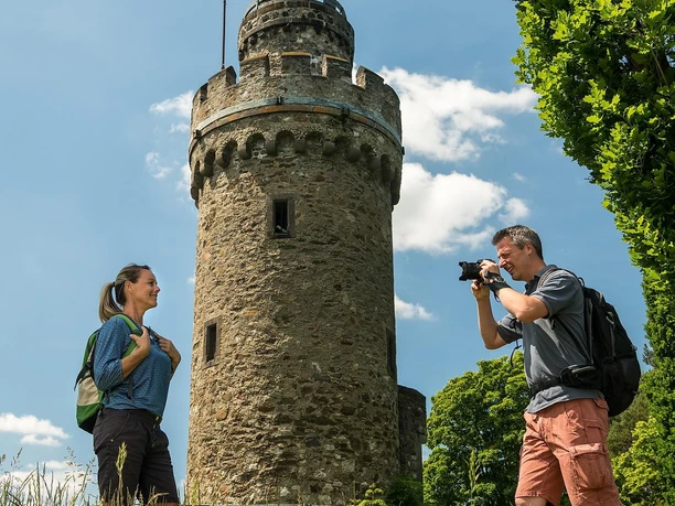 Wanderer vor dem Bismarckturm