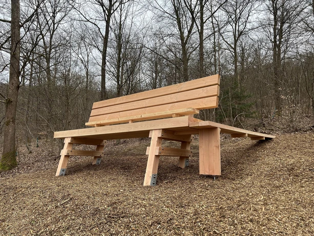 XXL-Bank Druidenrast oberhalb von Katzenbach