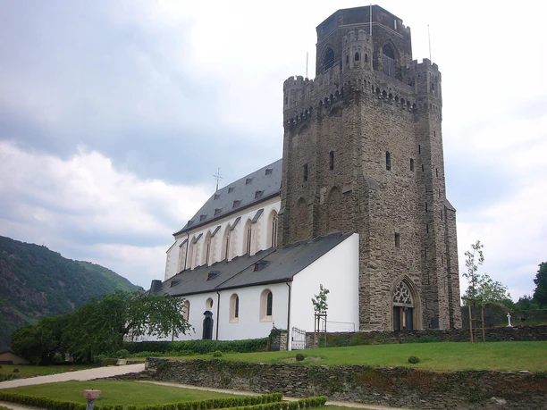 Aussenansicht mit Pfarrgarten