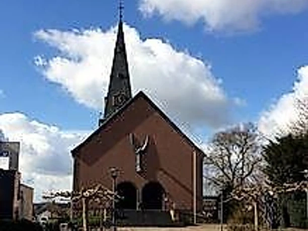 Ev. Christuskirche-Frontalansicht